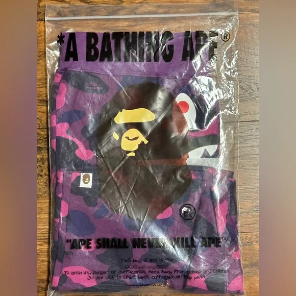 Authentic *NEW* BAPE purple camo shark sweat shorts 🦈